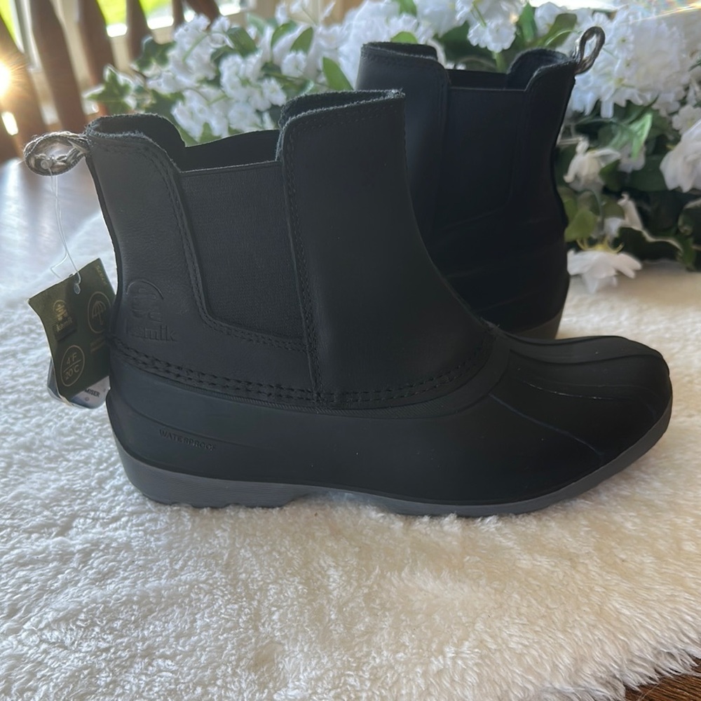Nwt. Ladies kamik rain boots